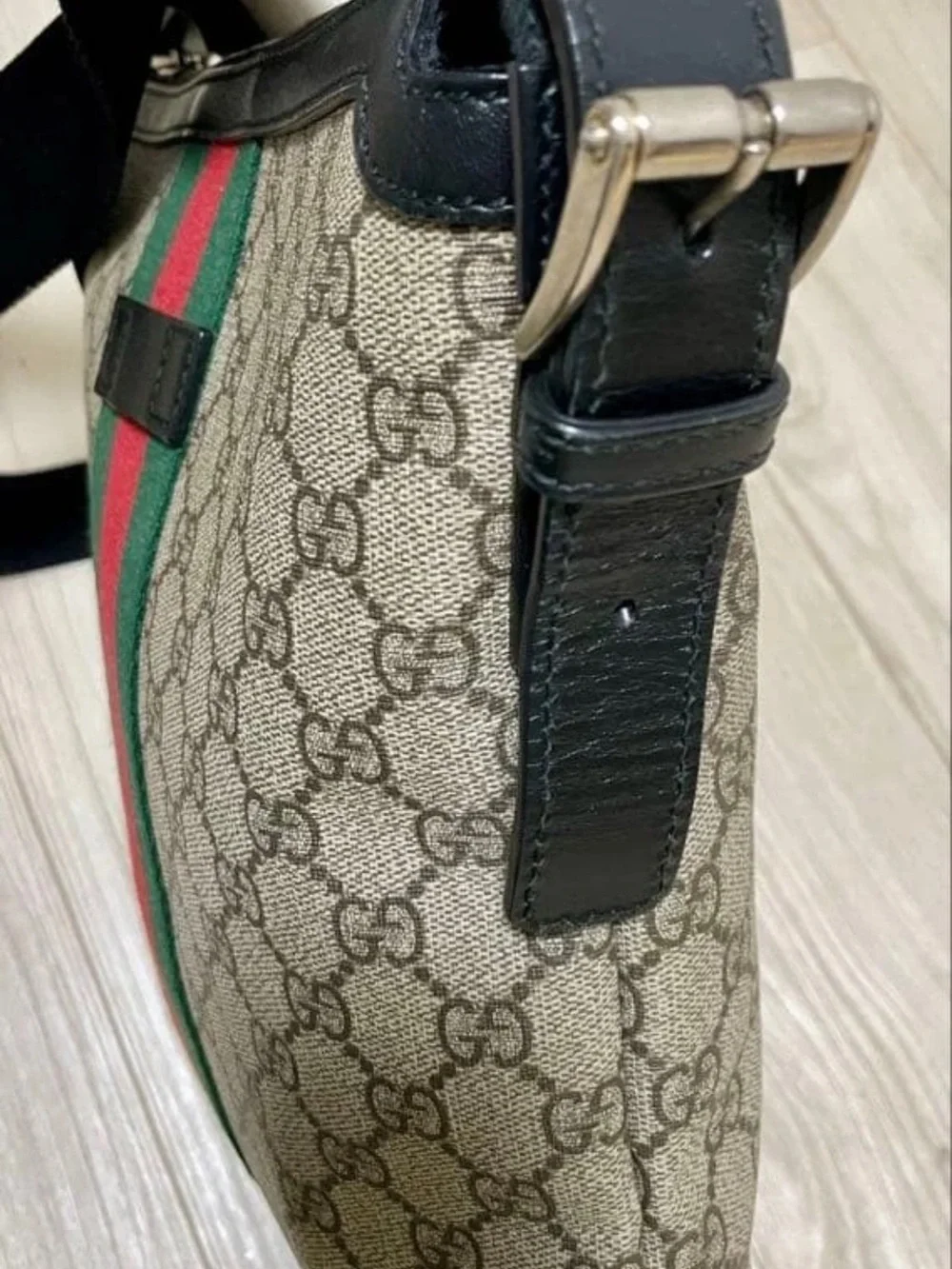 Gucci messenger bag